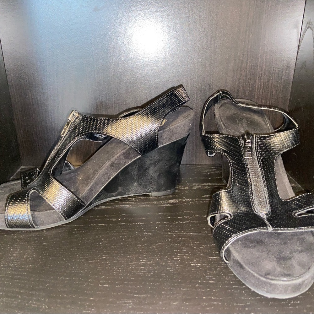 Aerosoles, Black low Wedge sandal, size 8M